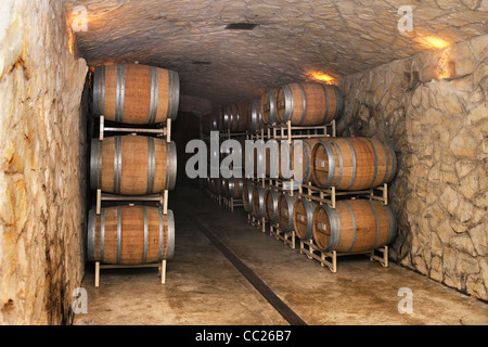 Weinfässer auf dem Sonnenstein Weinberge und die Kellerei befindet sich 30 Minuten nördlich von Santa Barbara in Santa Ynez Valley Stockfoto