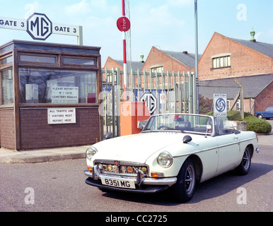 MGB Roadster Sportwagen im Bild außerhalb der MG funktioniert Fabrik in Abingdon Oxfordshire 1978 Stockfoto