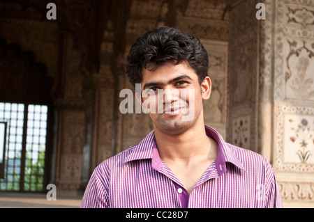 Indischen Jüngling am Roten Fort, Lal Qila, Alt-Delhi, Indien Stockfoto