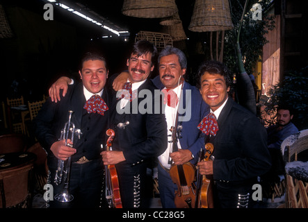 4 vier Mexikaner Mexikaner erwachsene Männer männliche Mariachi Band Mitglieder in Tlaquepaque in Jalisco in Mexiko Stockfoto