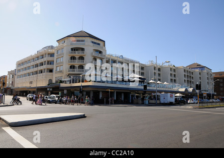 Geschäfte auf der Campbell Parade am Bondi Beach in der Nähe von Sydney, New South Wales, Australien Stockfoto