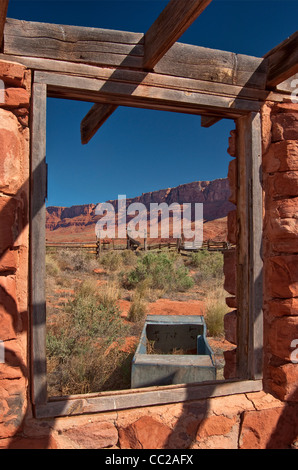 Hausruine am verlassenen Ranch in der Nähe von Jacobs Poolwasser gut am Vermilion Cliffs National Monument, Arizona, USA Stockfoto