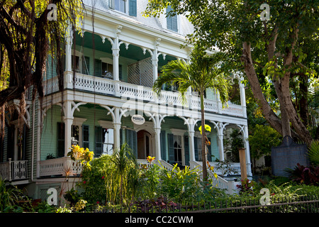 Die Veranda, kleine bar im Inneren eine typische karibische farbig Holzgebäude in Key West, Florida Keys, Florida, USA Stockfoto