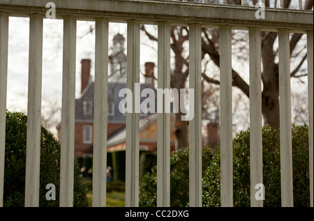 Geländer umgeben des Gouverneurspalastes in Colonial Williamsburg Stockfoto