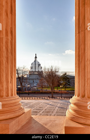 US Supreme Court in Washington DC im Winter mit Blick auf das Kapitol Stockfoto