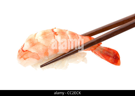 Sushi mit Stäbchen isoliert auf weißem Hintergrund Stockfoto