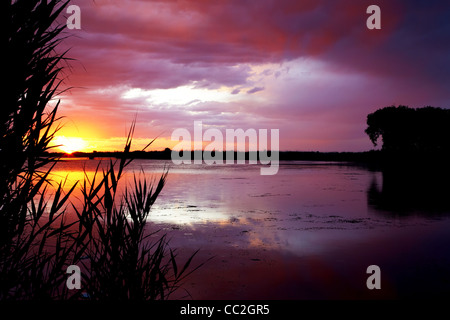 Sonnenaufgang auf gefällt mir und Wolken Stockfoto