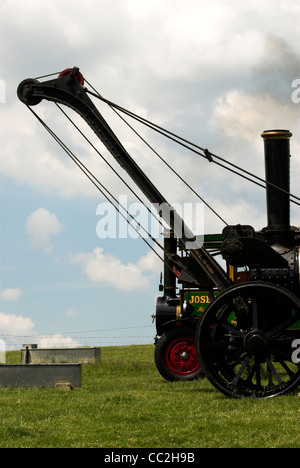 Ein Fowler 8nhp B5 Straße Lokomotive Kran Motor R/n SG4713, 1901 errichtet und ein Foden Steam Wagon, erbaut 1929 R/n UU1283. Stockfoto