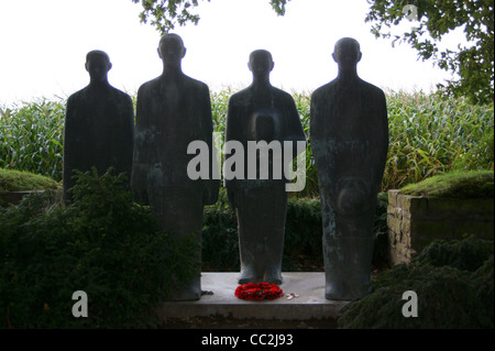 Bronzestatuen von Emil Krieger, Langemark deutscher erste Welt Krieg Soldatenfriedhof Langemark-Poelkapelle, Ieper Ypern, Belgien Stockfoto