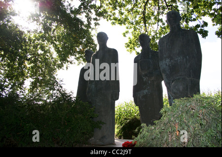 Bronzestatuen von Emil Krieger, Langemark deutscher erste Welt Krieg Soldatenfriedhof Langemark-Poelkapelle, Ieper Ypern, Belgien Stockfoto