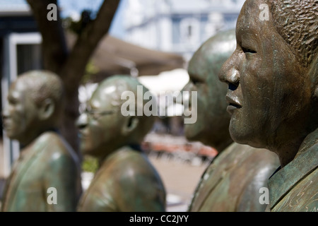 Eine Statue in Kapstadt von Nelson Mandela und andere Persönlichkeiten des öffentlichen Lebens Stockfoto