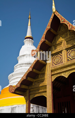Das Ubosot und der Chedi im Wat Phra Singh, Chiang Mai, Chiang Mai, Thailand Stockfoto