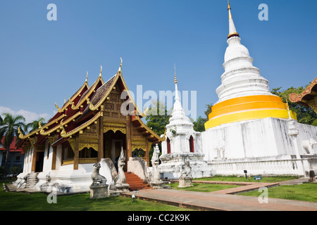 Die Wihan Lai Kham und Chedis am Wat Phra Singh, Chiang Mai, Chiang Mai, Thailand Stockfoto