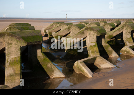 Meer Wellenbrecher in New Brighton Beach im Dezember Stockfoto