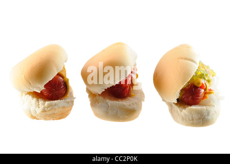 Hotdogs, hautnah auf weißem Hintergrund Stockfoto