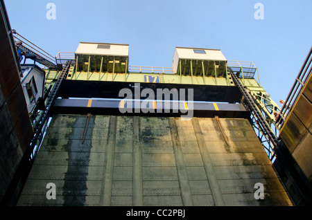 New York, Erie Canal, Mohawk River. lock 17 Zu wenig fällt. Stockfoto