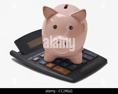 ein Taschenrechner mit einem Sparschwein drauf Stockfoto