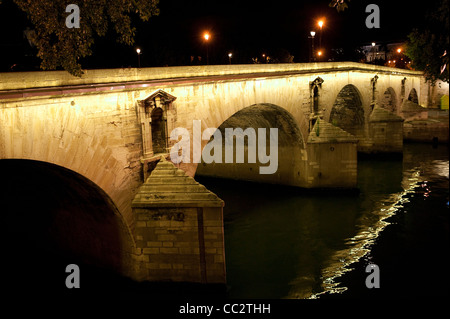 Pont Marie in der Nacht, Paris, Frankreich Stockfoto
