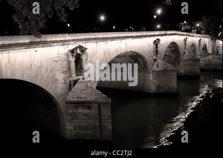 Pont Marie in der Nacht, Paris, Frankreich Stockfoto