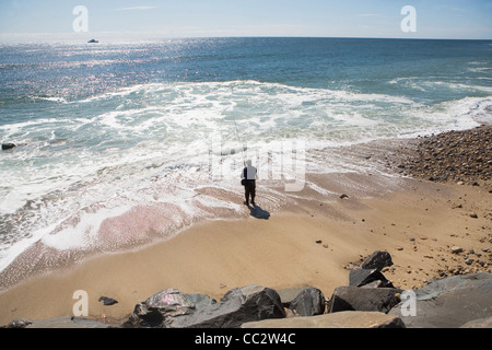 USA, New York, Long Island, Montaurk, Mann, Angeln im Meer Stockfoto