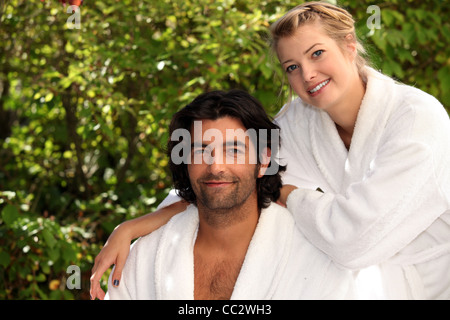 Paar im Morgenmantel Stockfoto