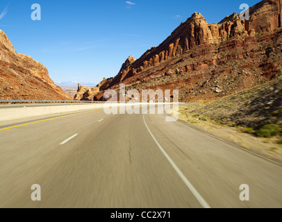 USA, Utah, Interstate 70 durchschneiden San Rafael Swell Stockfoto