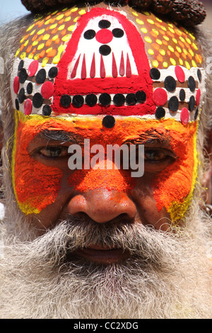 Nahaufnahme Portrait des bunten Sadhu heiligen Mannes, Kathmandu, Nepal Stockfoto
