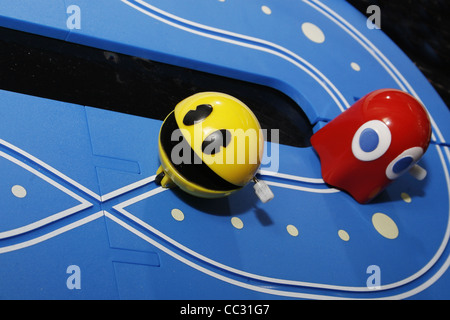 Pac-Mann gejagt von Ghost auf scalextric Stockfoto