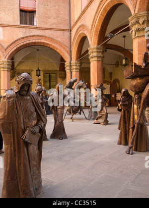 Anzeige des Lebens erstaunliche Größe Metallskulpturen in der schönen Stadt Bologna Italien Stockfoto