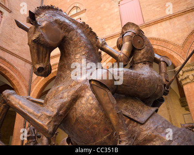 Anzeige des Lebens erstaunliche Größe Metallskulpturen in der schönen Stadt Bologna Italien Stockfoto