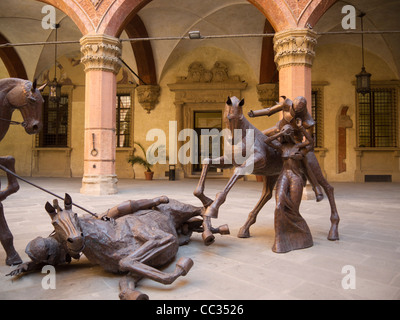 Anzeige des Lebens erstaunliche Größe Metallskulpturen in der schönen Stadt Bologna Italien Stockfoto