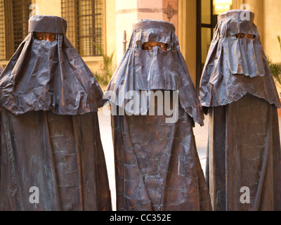 Anzeige des Lebens erstaunliche Größe Metallskulpturen in der schönen Stadt Bologna Italien Stockfoto