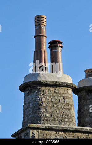 Haus-Schornsteine. Gillinggate, Kendal, Cumbria, England, Vereinigtes Königreich, Europa. Stockfoto