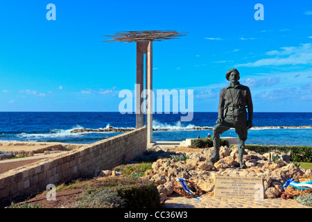 Statue von General George Grivas Dhigenis vor der EOKA-Denkmal in Chlorakas, Zypern Stockfoto