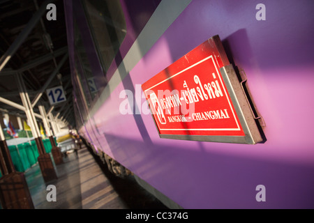 Chiang Mai Zug am Bahnhof Hualamphong Bahnhof Bangkok Thailand Stockfoto