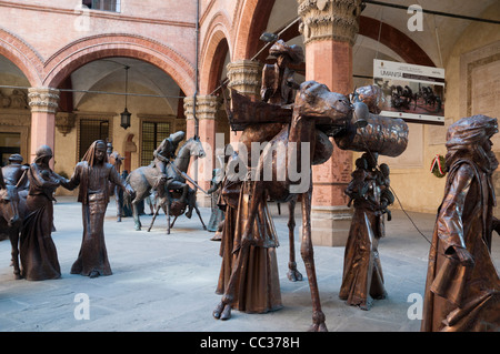 Anzeige des Lebens erstaunliche Größe Metallskulpturen in der schönen Stadt Bologna Italien Stockfoto