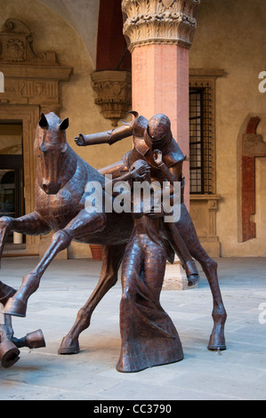 Anzeige des Lebens erstaunliche Größe Metallskulpturen in der schönen Stadt Bologna Italien Stockfoto