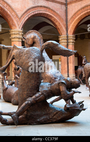 Anzeige des Lebens erstaunliche Größe Metallskulpturen in der schönen Stadt Bologna Italien Stockfoto