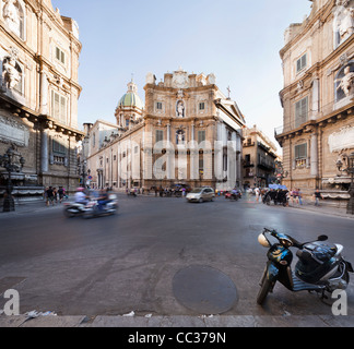 Kreuzung Palermo Quattro Canti mit Abtei San Giuseppe dei Theatinern Stockfoto