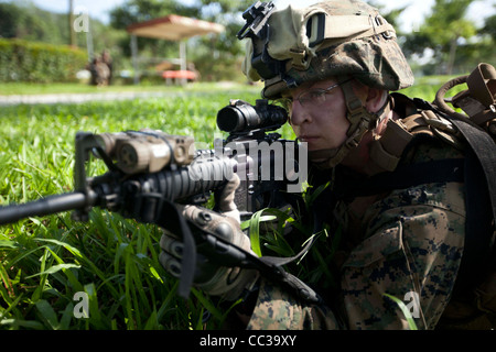 US Navy Soldat Withf Makin amphibische bereit Inselgruppe. Stockfoto