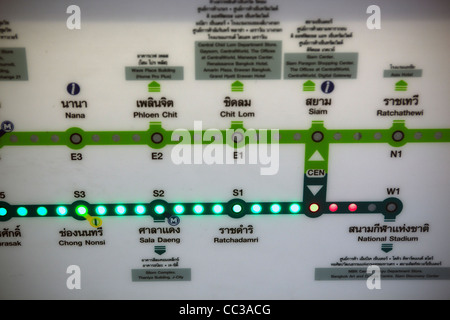 BTS-Skytrain-Wagen zeigt Route und Stationen Bangkok Thailand Stockfoto