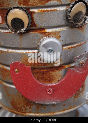 Zinn-Mann-Dekoration in einem Gemeinschaftsgarten in Atlanta, Georgia Stockfoto