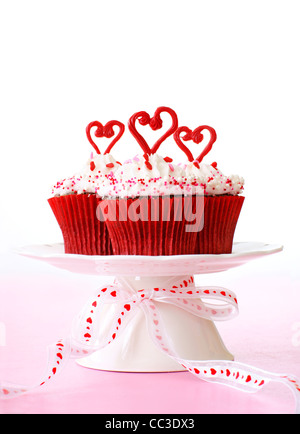Cupcakes mit Vanille frosting zum Valentinstag. Stockfoto