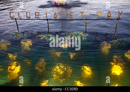 Laveno-Mombello ist es eine Tradition, eine Unterwasser-Krippe in Lago Maggiore bauen. Am 26. Dezember platziert dann das baby Stockfoto