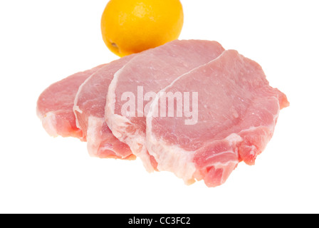 Teil von Schweinelende und Zitrone auf weißem Hintergrund Stockfoto