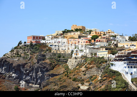 Die Klippe Stadt Fira auf der griechischen Insel Santorin in der Ägäis vor der Küste Griechenlands. Stockfoto