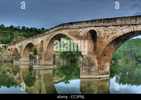 Mittelalterliche Brücke (11. Jahrhundert), Puente La Reina, Navarra, Spanien Stockfoto