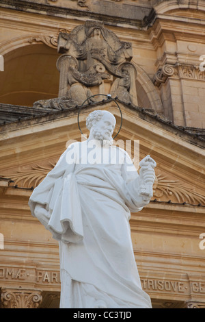 Malta, Insel Gozo, Nadur, Kirche St. Peter und Paul, Statue von St. Peter Stockfoto