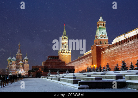 Basilius Kathedrale bei Nacht, Roter Platz, Moskau, Russland Stockfoto