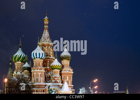Basilius Kathedrale bei Nacht, Roter Platz, Moskau, Russland Stockfoto